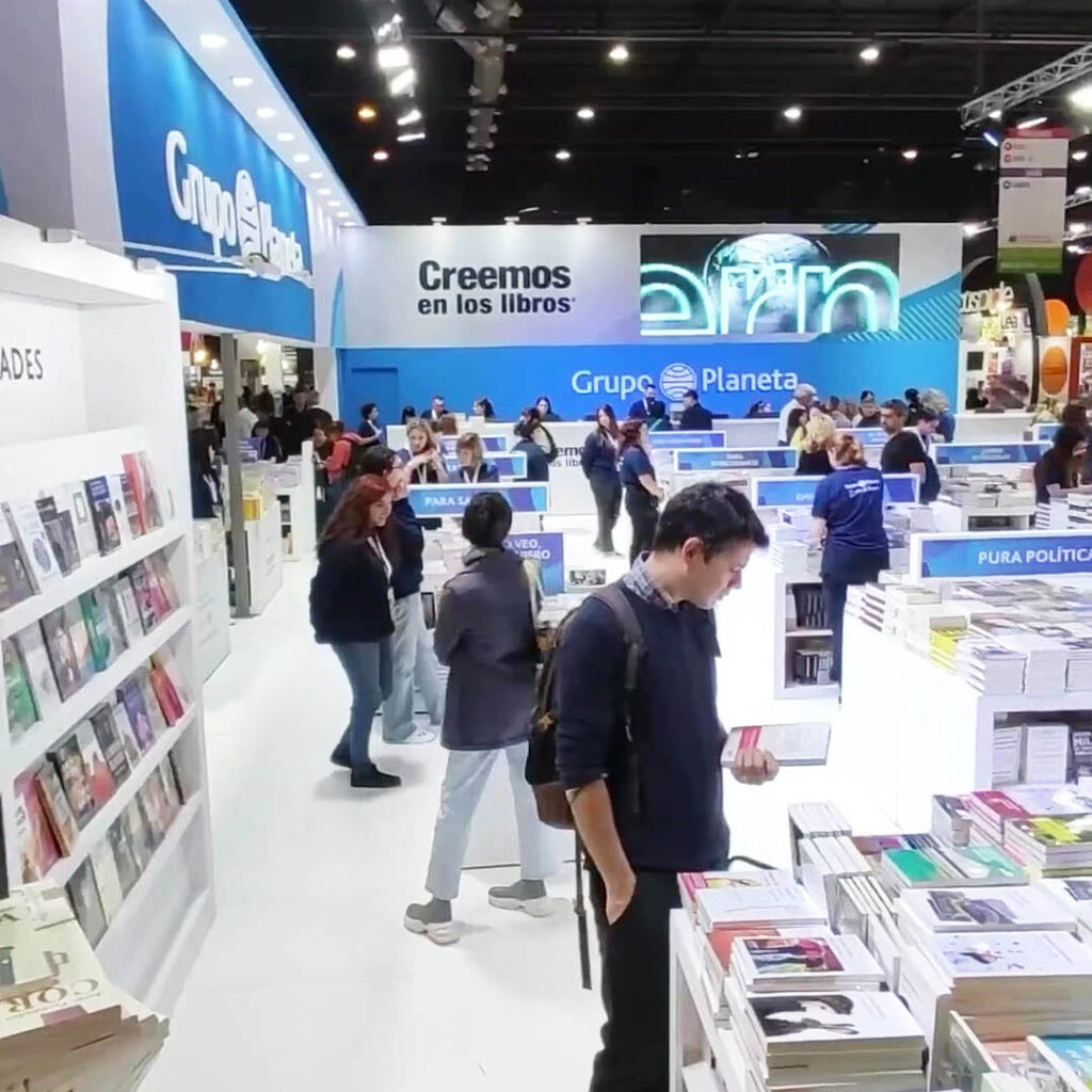 Stand de Editorial Planeta en la Feria Internacional del Libro de Buenos Aires